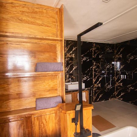 Azamat Self-Catering Apartment Pointe La Rue Εξωτερικό φωτογραφία