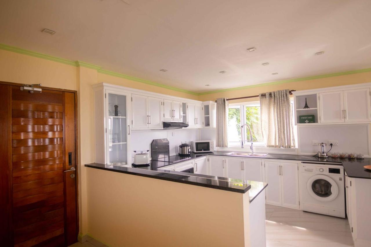 Azamat Self-Catering Apartment Pointe La Rue Εξωτερικό φωτογραφία