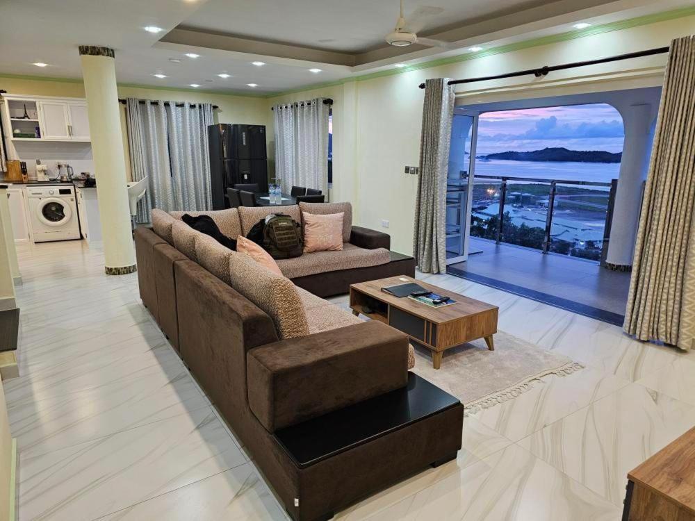 Azamat Self-Catering Apartment Pointe La Rue Εξωτερικό φωτογραφία